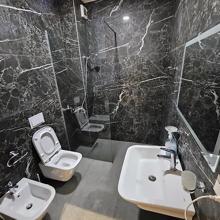 Apartment Square 21